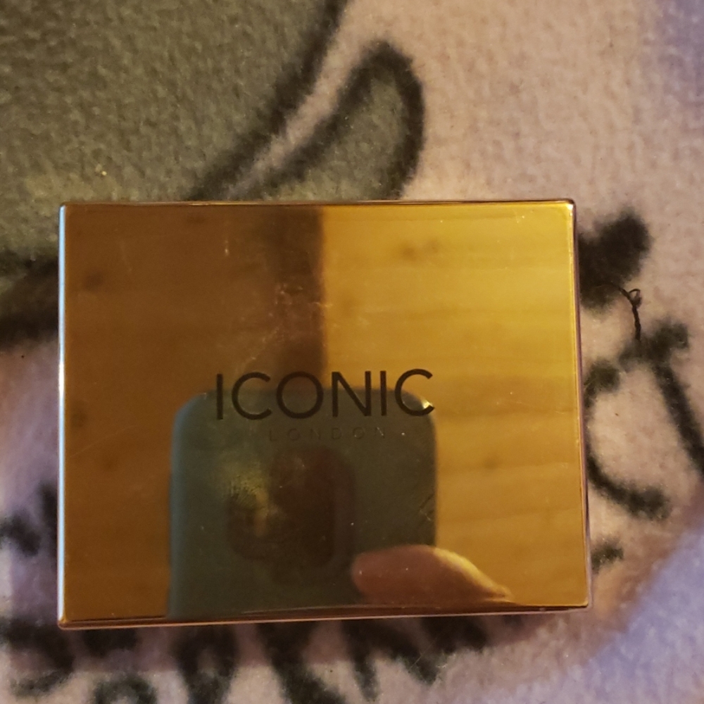 Iconic London sculpt and boost eyebrow